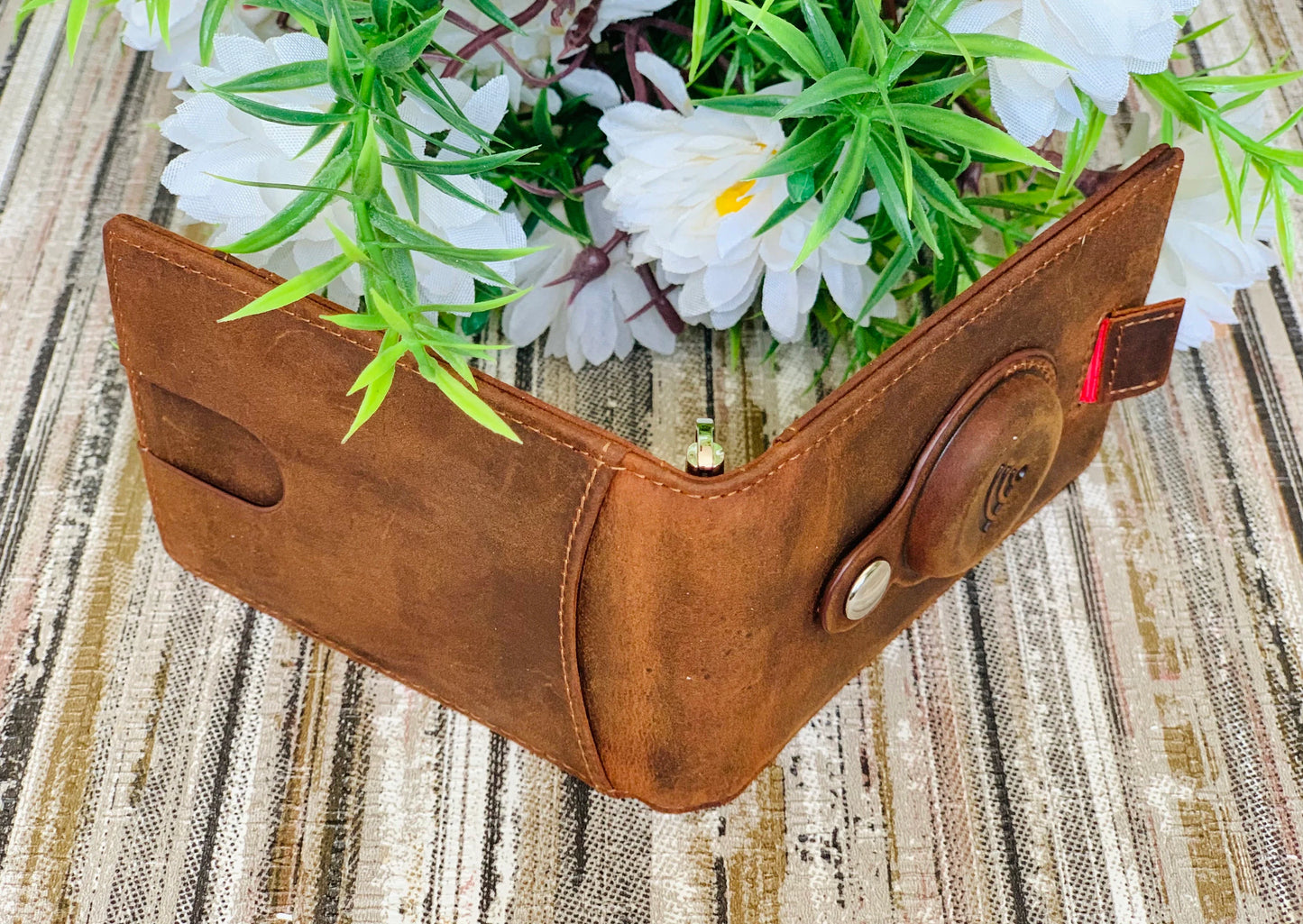 Engraved Leather AirTag Wallet: Personalized RFID