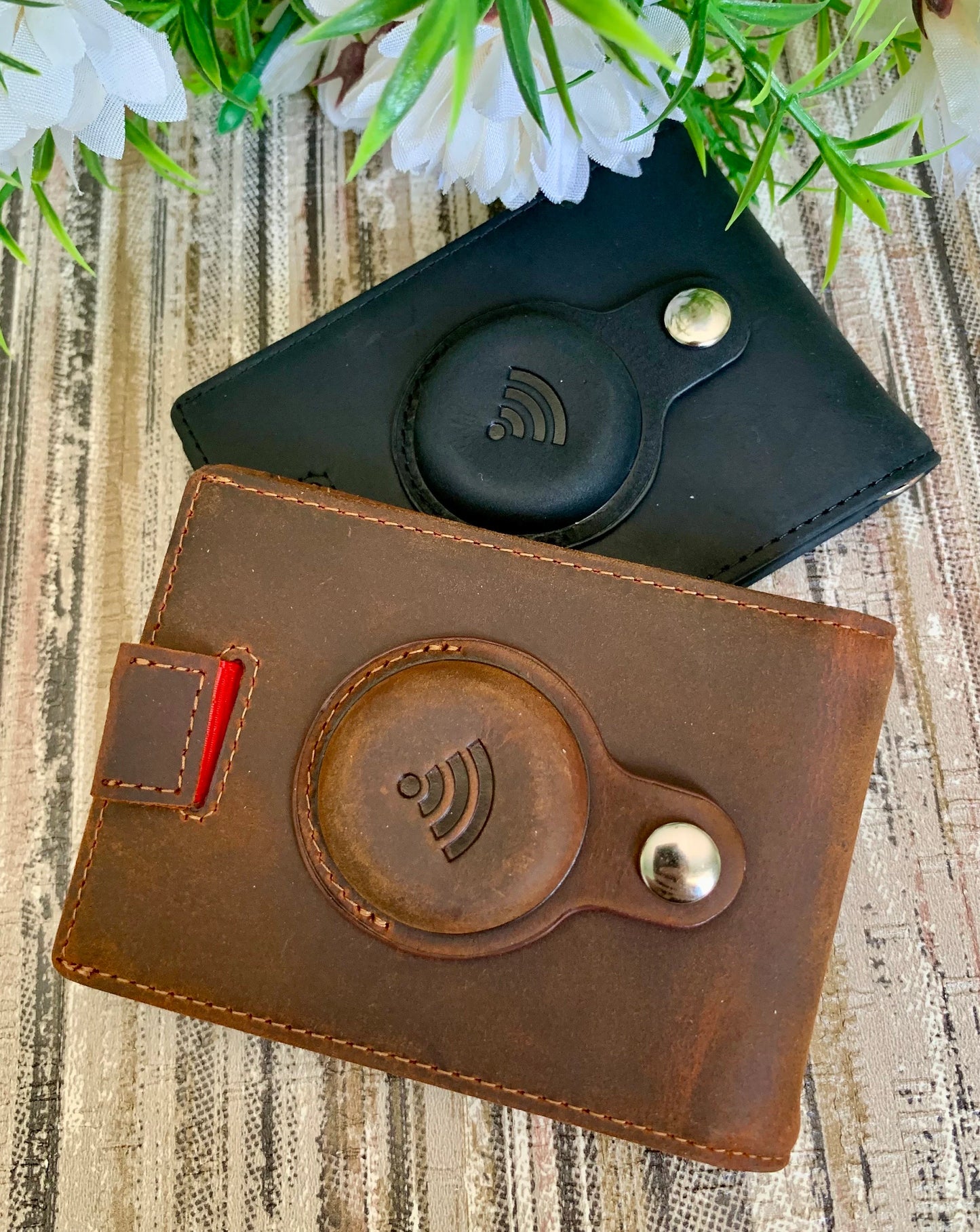 Engraved Leather AirTag Wallet: Personalized RFID